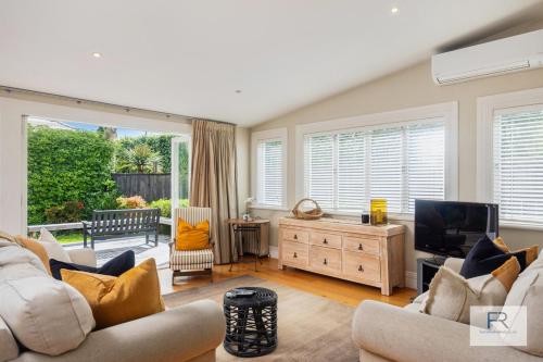 Magnificent Villa Getaway — 4-Star Luxury Hotel in Auckland, New Zealand