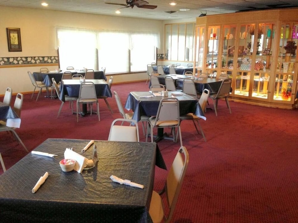 Cedar Inn - photo 12