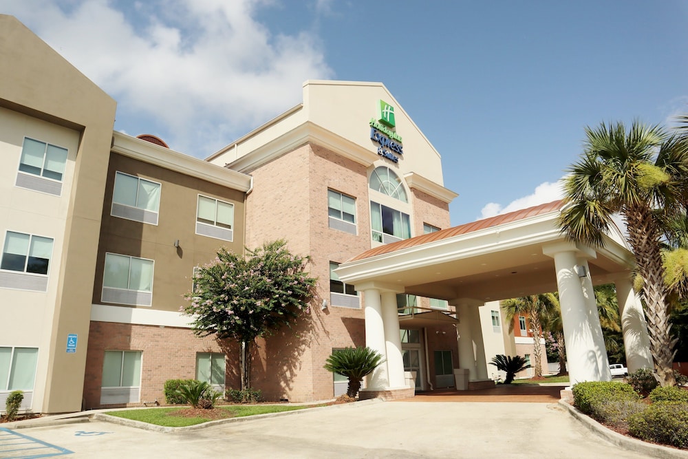 Holiday Inn Express Hotel & Suites Baton Rouge North by IHG in Zachary, United States