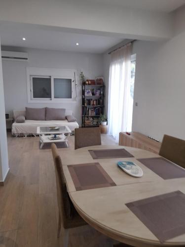 Al Fresco Voula Apartment — 4-Star Luxury Hotel in Voula, Greece
