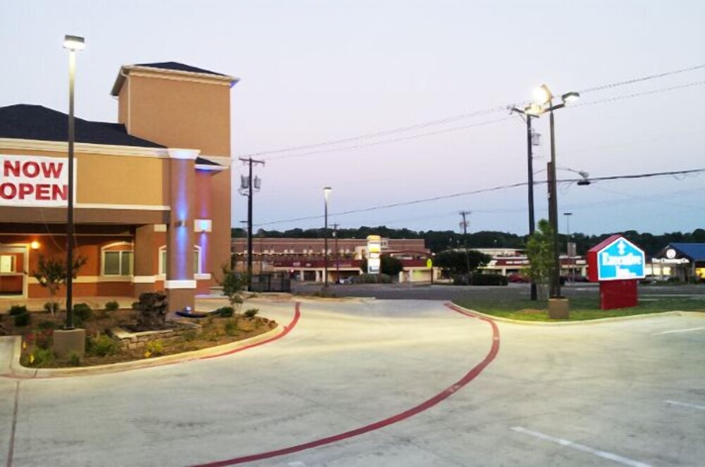 Executive Inn and Suites Tyler - photo 17