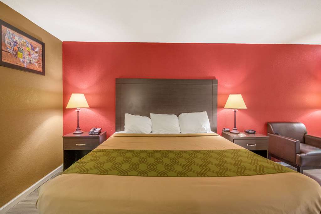 Econo Lodge Andalusia - photo 15