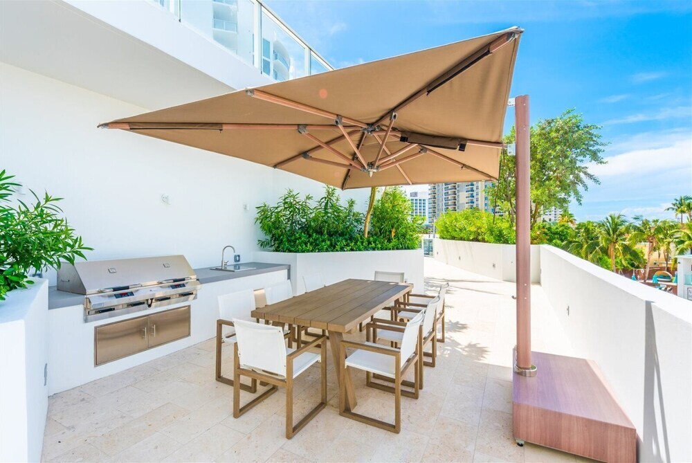 Top Fort Lauderdale Condo 9th Floor Private and Sanitized Hotel Amenities Free Parking for Stays Over 27 Days 400 ft From the Beach. Hosted by Super Host - photo 13