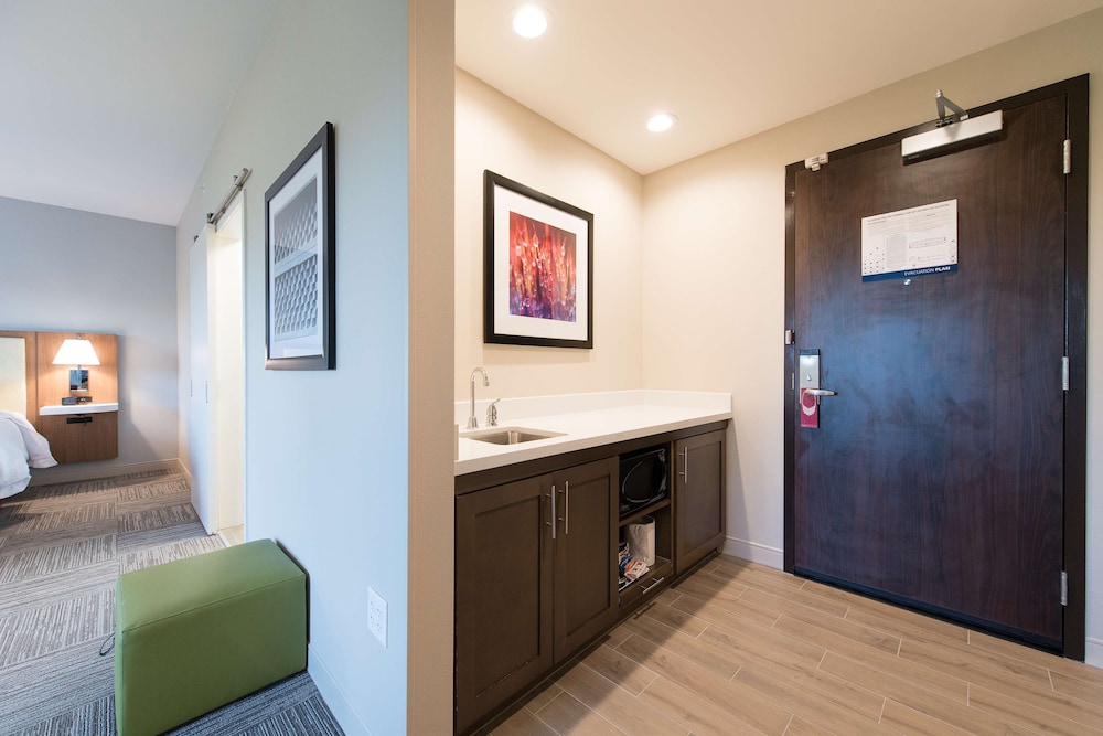 Hampton Inn & Suites Fayetteville - photo 21