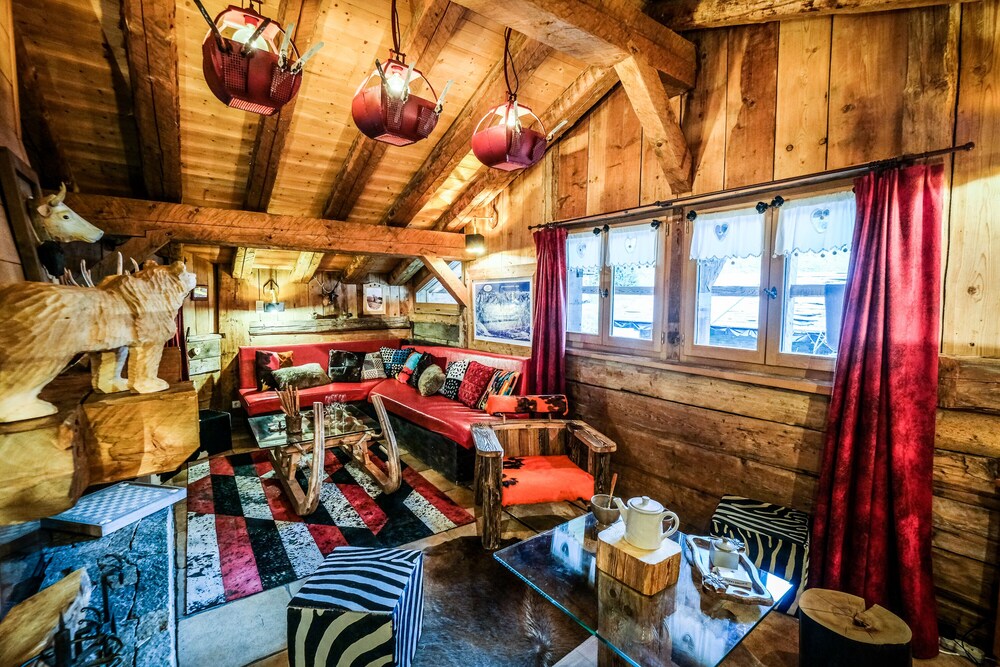 Chalet La Grange à Germaine — 4-Star Luxury Hotel in Morzine, France