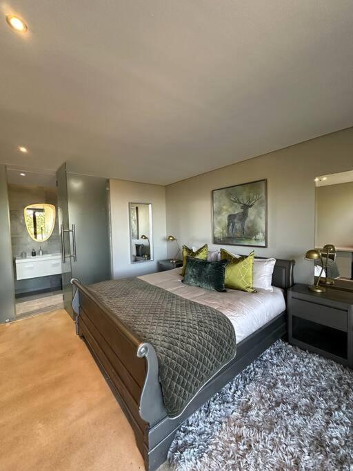 Luxury Vineyard Apartment — 4-Star Luxury Hotel in Cape Town, South Africa