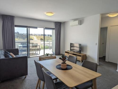 Serenity at Stromlo 2bd 1br at Wright — 4-Star Luxury Hotel in Canberra, Australia