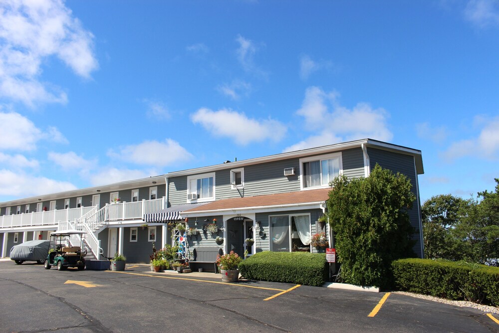 Cape View Motel - carbon neutral hotel in Truro