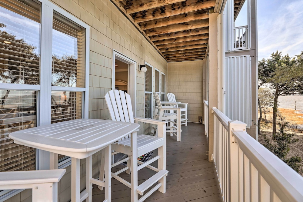 Ocean Club Condo with Community Pool And Hot Tub — 4-Star Luxury Hotel in Atlantic Beach, United States