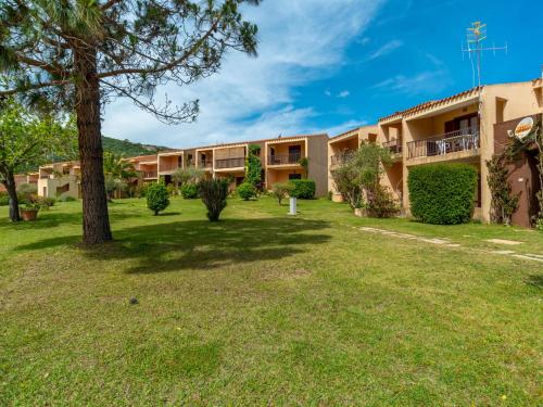 Apartment Residenza Mediterranea 3 by Interhome — 4-Star Luxury Hotel in Cannigione, Italy