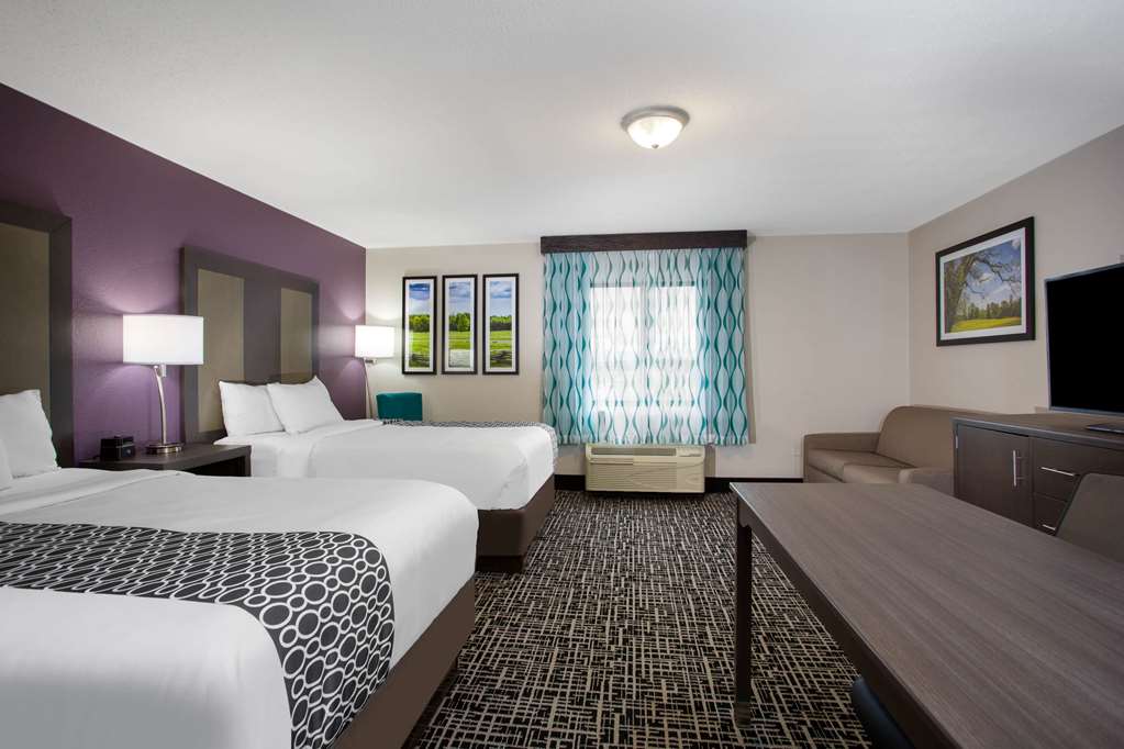 La Quinta Inn & Suites by Wyndham Roanoke Salem - photo 40