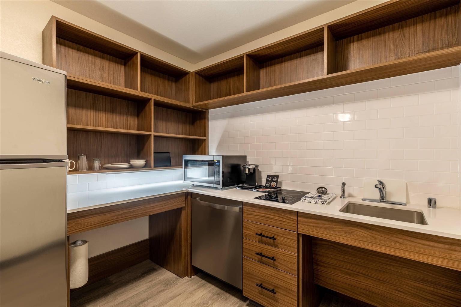 Everhome Suites Corona - photo 26