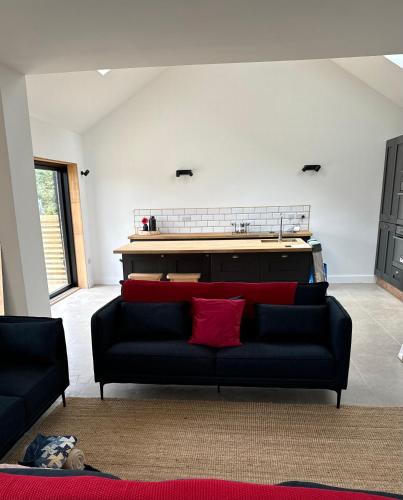 Threshing Barn Modern 5 Bed 10 person Barn Conversion in a Rural Location with Great Access — 4-Star Luxury Hotel in Silkstone, United Kingdom