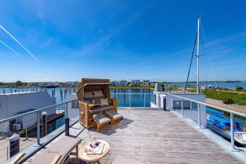 Schwimmendes Haus An Bord 1 Olpenitz — 4-Star Luxury Hotel in Kappeln, Germany