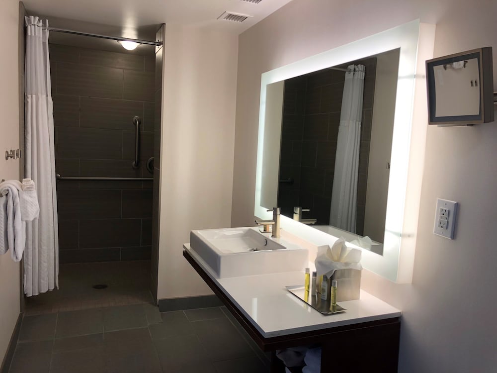 DoubleTree by Hilton Omaha Southwest - photo 18
