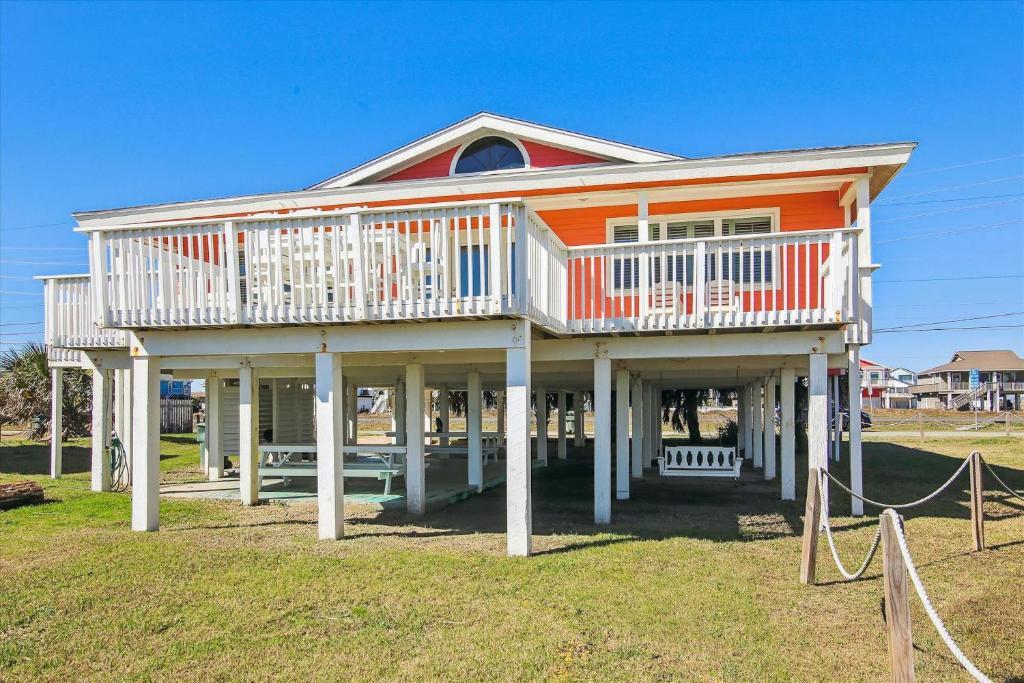 Beachfront Beauty — 4-Star Luxury Hotel in Galveston, United States