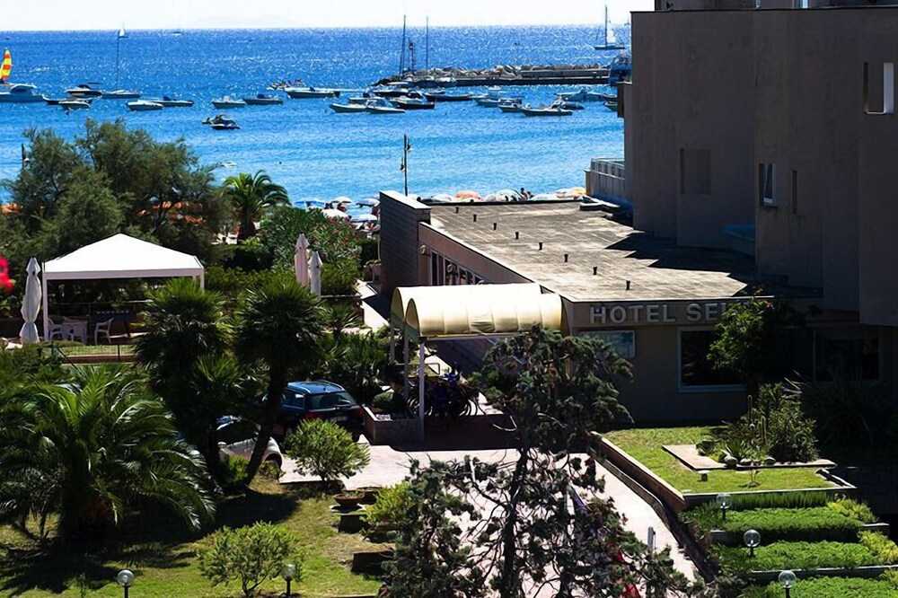 Hotel Select — hotel in Marina Di Campo