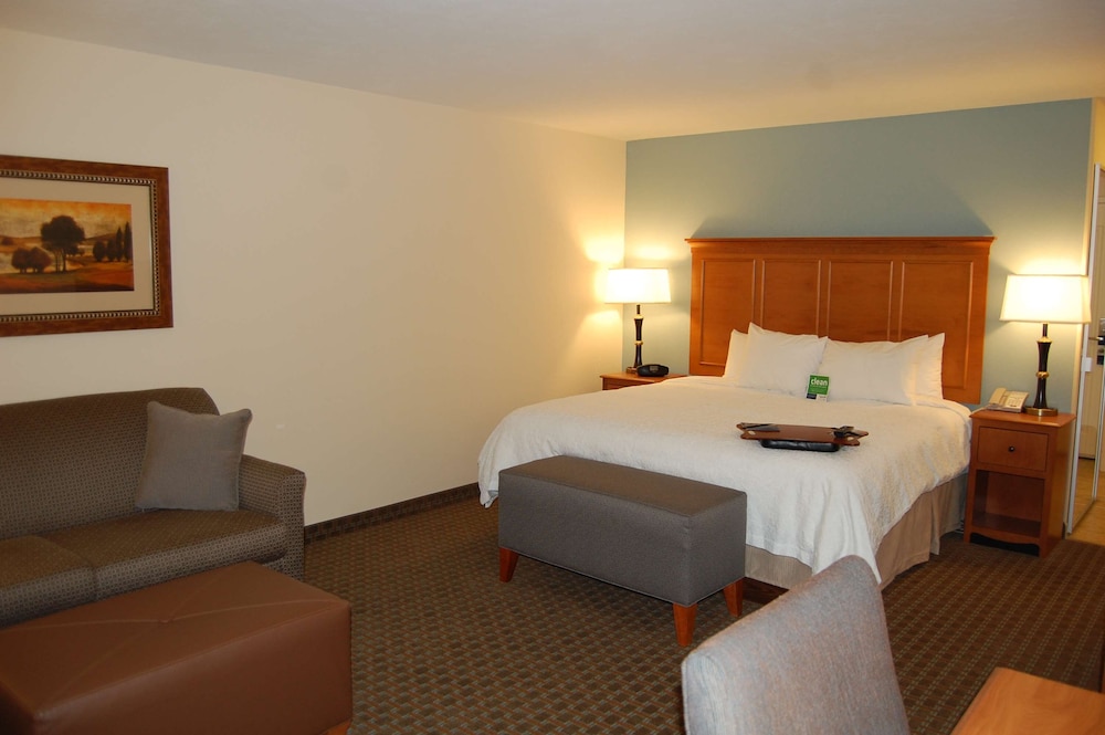 Hampton Inn Sidney NE - photo 16