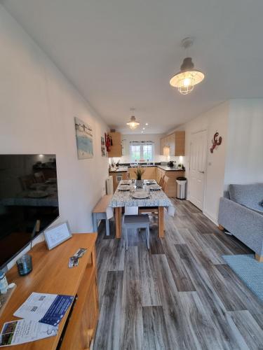 Sea Esta The Bay 2 bedrooms patio garden parking nearby 2 dogs welcome