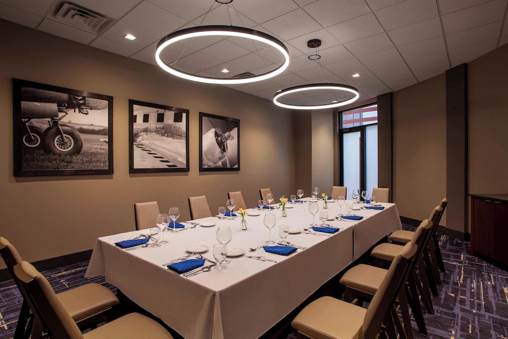 Sheraton Suites Philadelphia Airport - photo 28