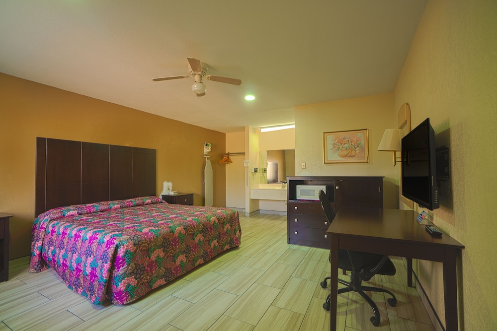 Texas Inn San Benito near Harlingen - carbon neutral hotel in San Benito
