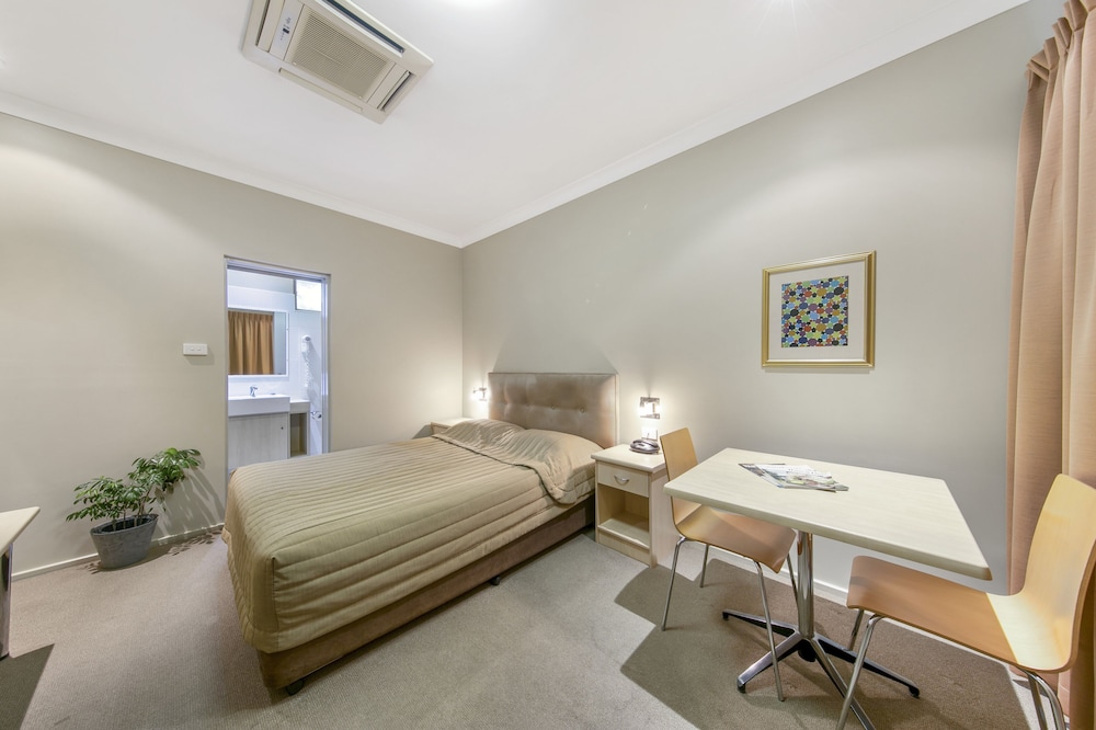 Cessnock Motel — 4-Star Luxury Hotel in Cessnock, Australia