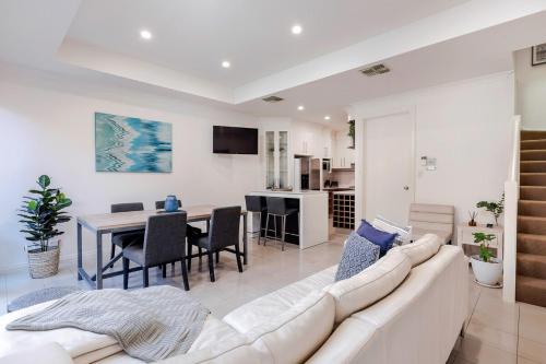 The Terrace close to Adelaide Oval Cafes CBD Shopping — hotel in North Adelaide