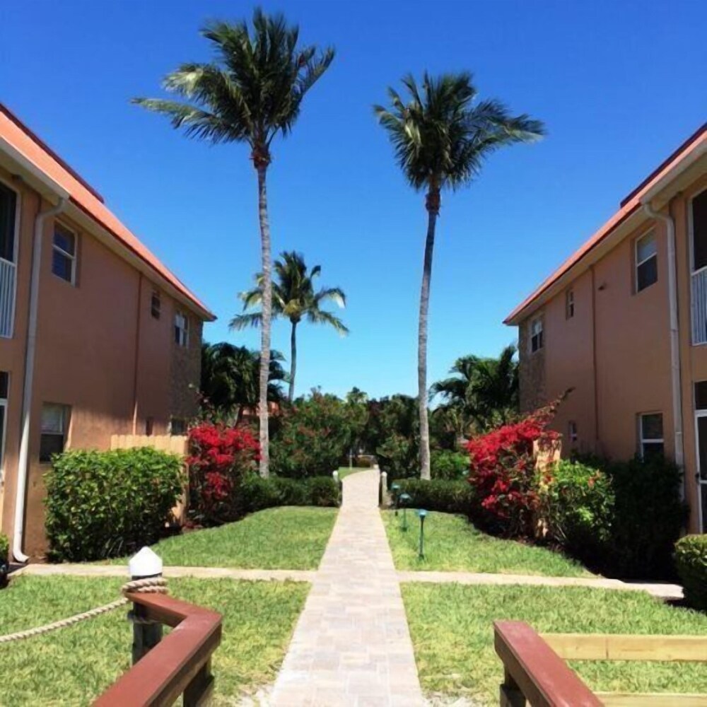 Sanibel Arms G8 2bed 2bath - photo 10