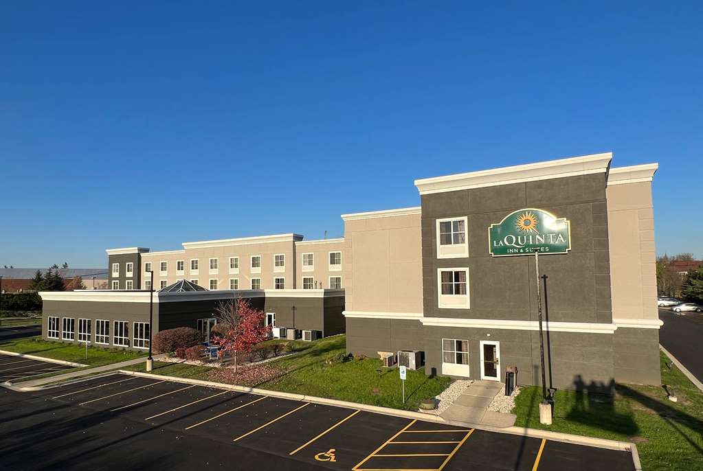 La Quinta Inn & Suites by Wyndham Oshawa — Oshawa — photo 5