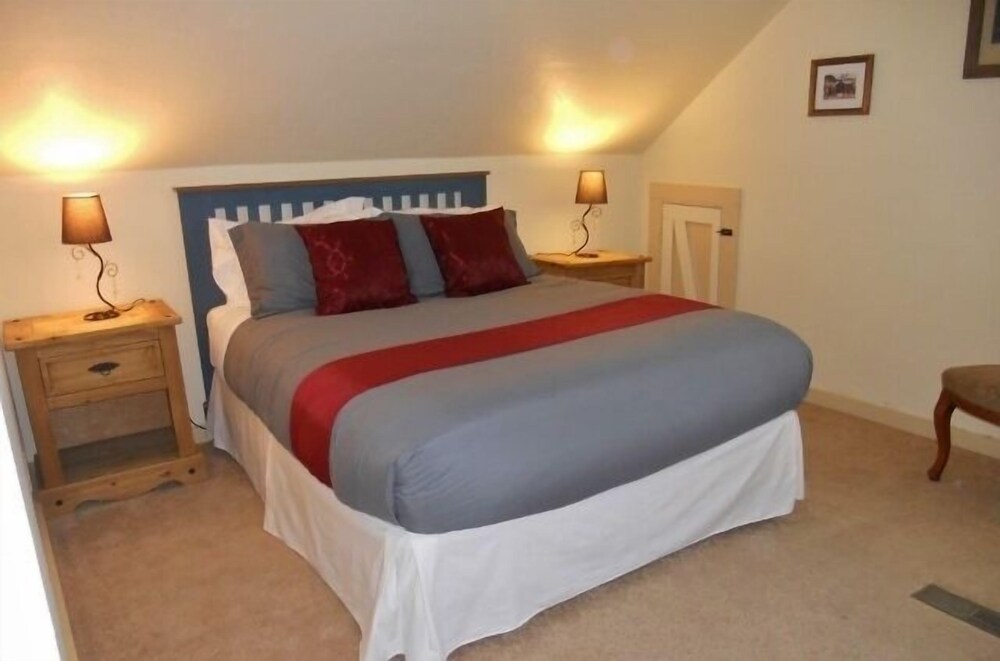 Indiana Jones Bed & Breakfast - photo 4
