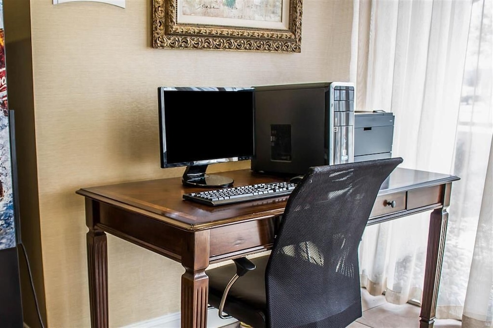Baymont by Wyndham Youngstown - photo 15