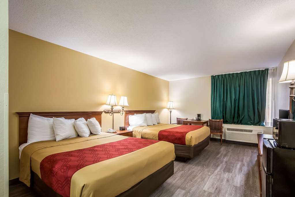 Econo Lodge Inn & Suites Fairview Heights St. Louis - photo 13