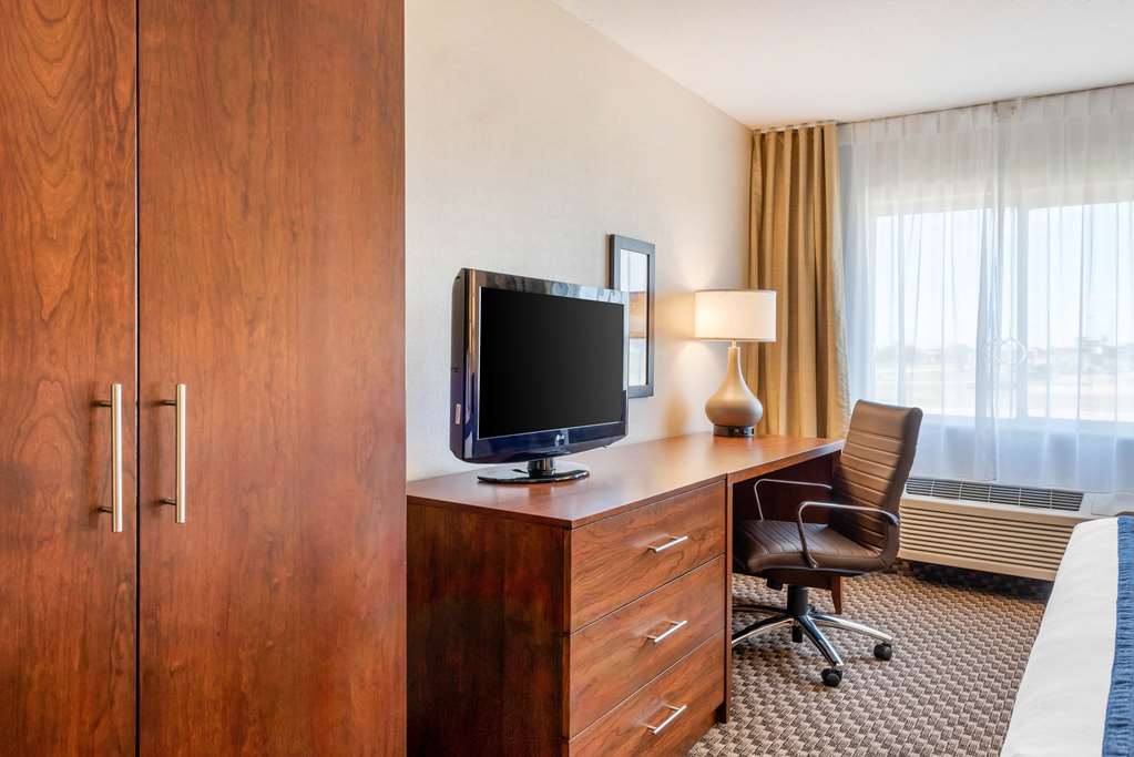 Comfort Inn & Suites Near Route 66 - photo 10