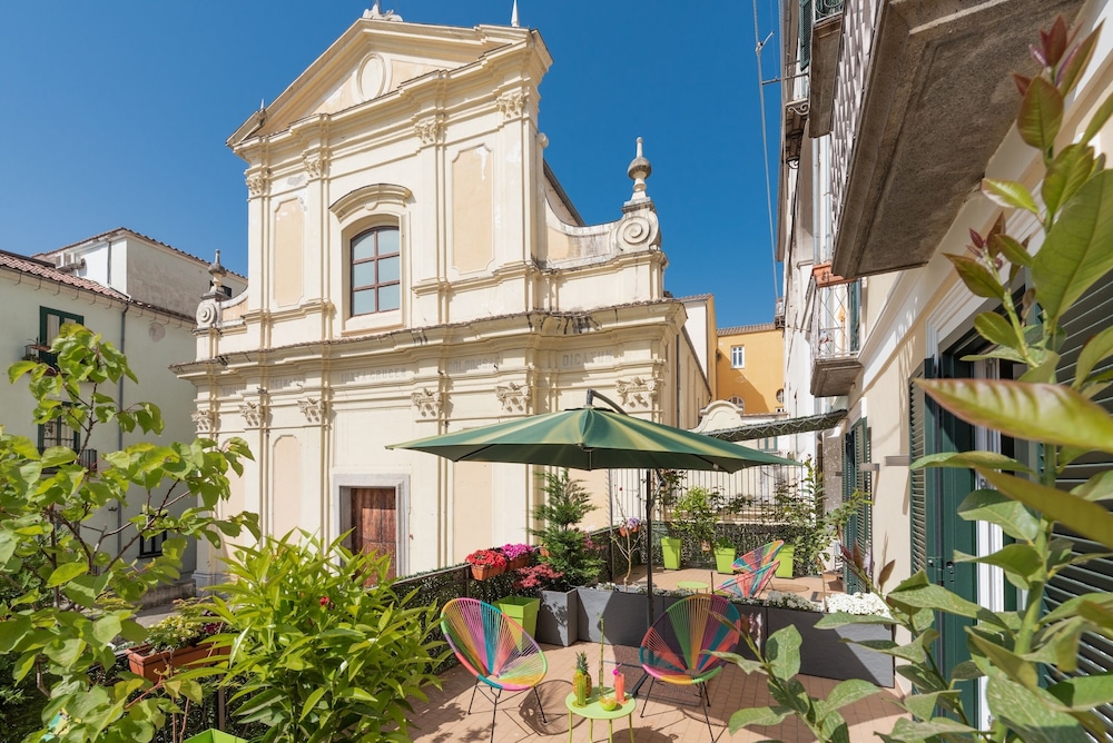 B&B Roof Garden — 4-Star Luxury Hotel in Salerno, Italy