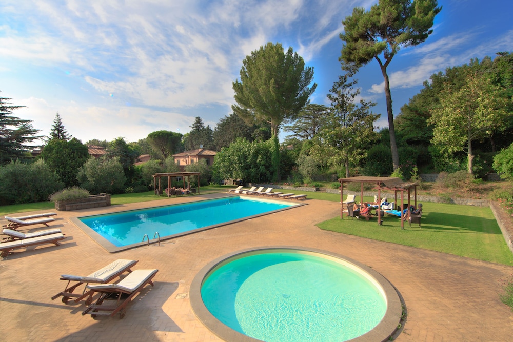Frascati Country House — 4-Star Luxury Hotel in Grottaferrata, Italy