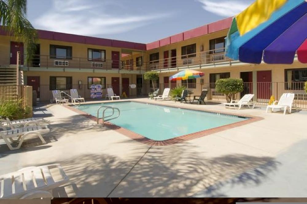 Red Roof Inn Bakersfield - photo 17