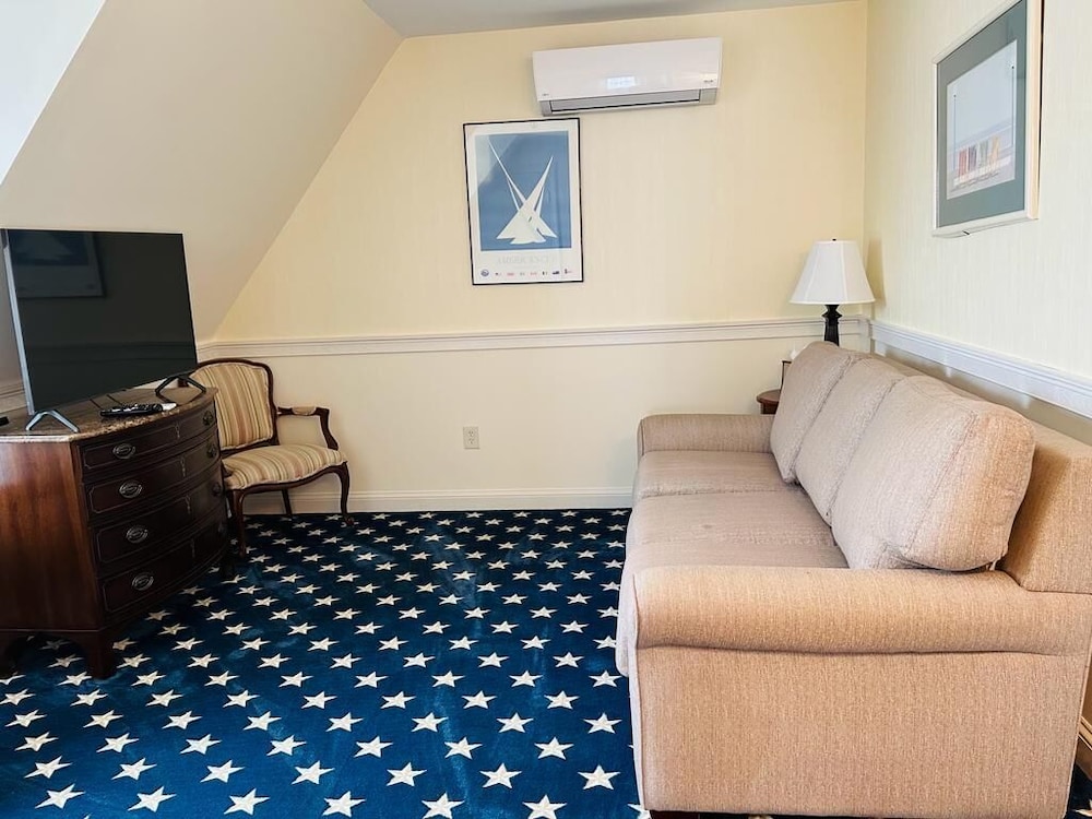 Americas Cup Inn - photo 105