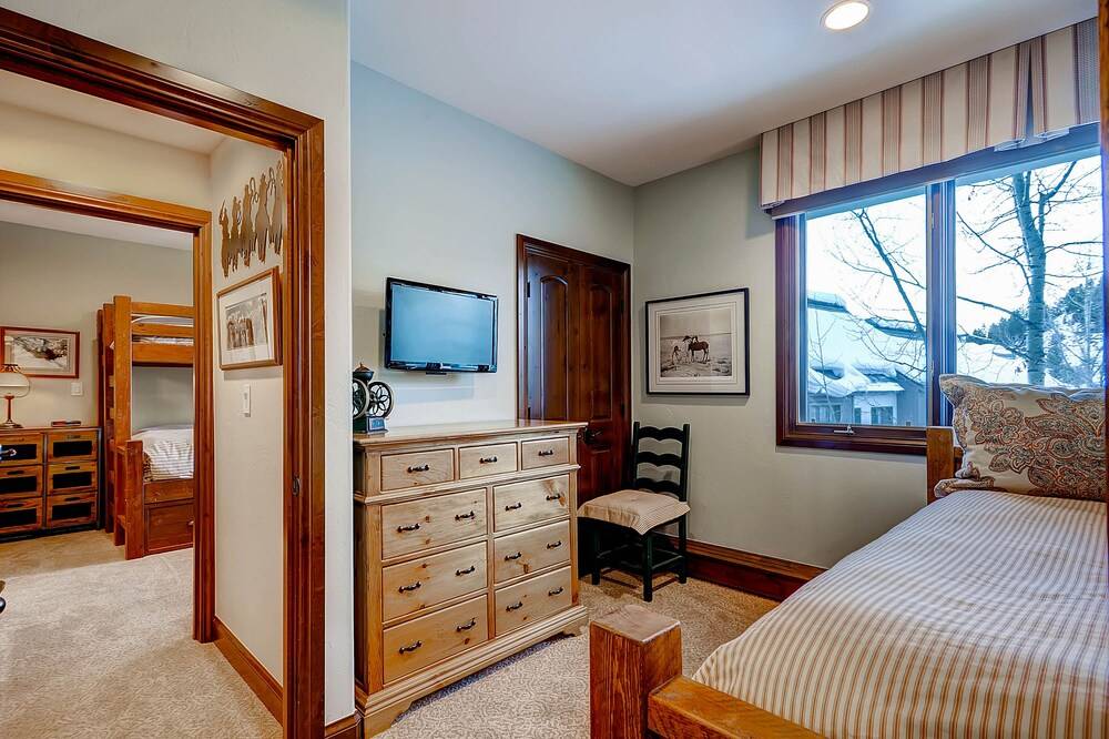 Highlands Slopeside by East West Hospitality - photo 82