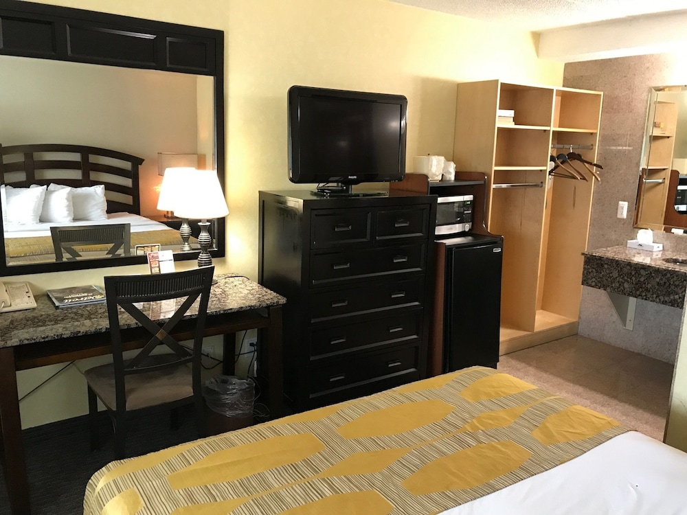 Marvin's Garden Inn - photo 13
