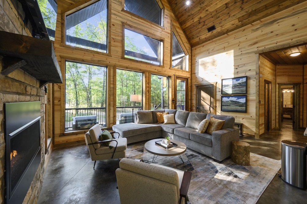 Bright Modern Luxury Broken Bow Dream Retreat in Broken Bow, United States