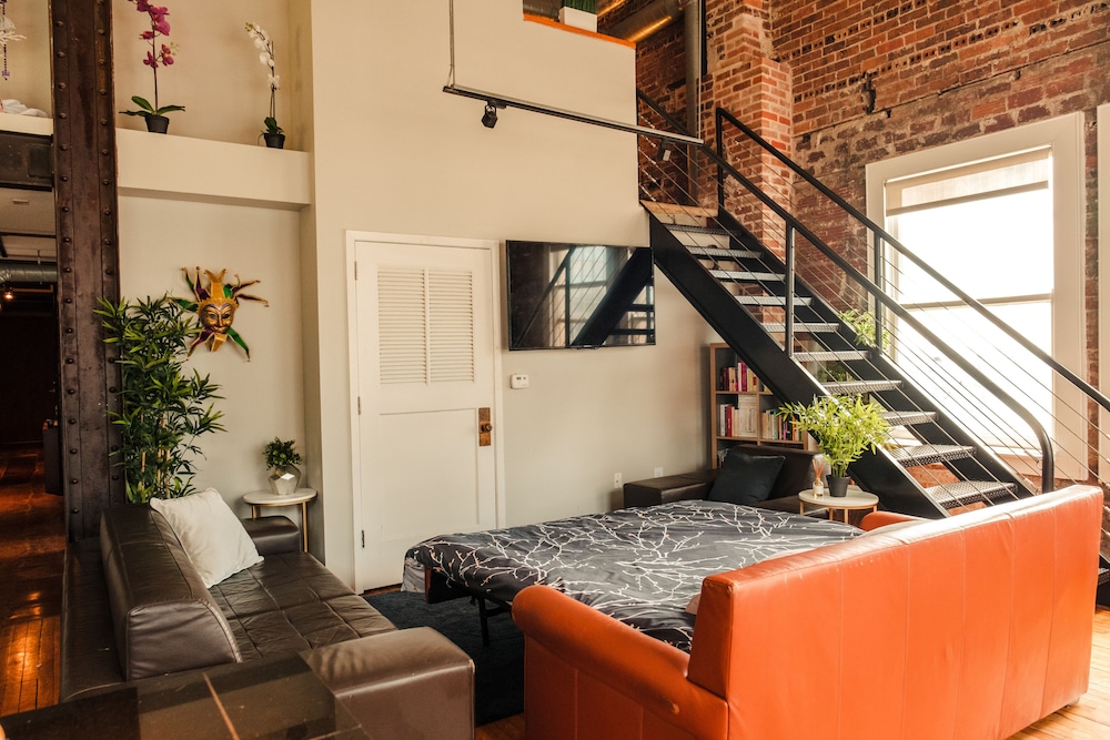 Crashpad On Main Street - photo 18