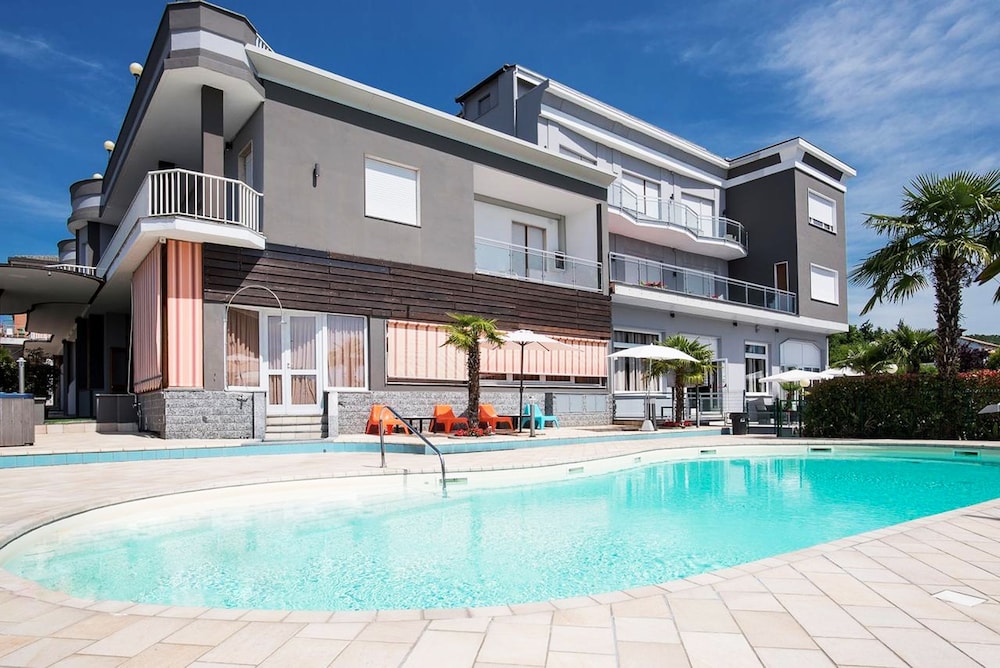 Hotel Royal — hotel in Viverone