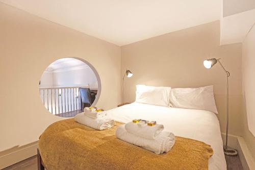 Luxury One Bedroom Mezzanine in Paddington — 4-Star Luxury Hotel in London, United Kingdom