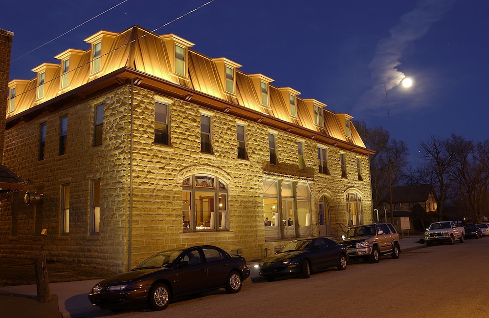 Midland Railroad Hotel - carbon neutral hotel in Wilson