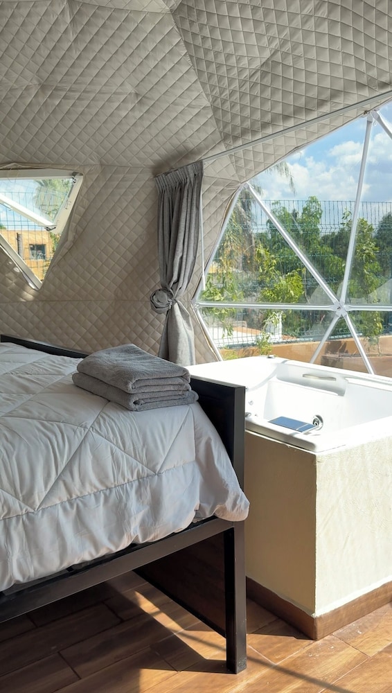 Private spa tub