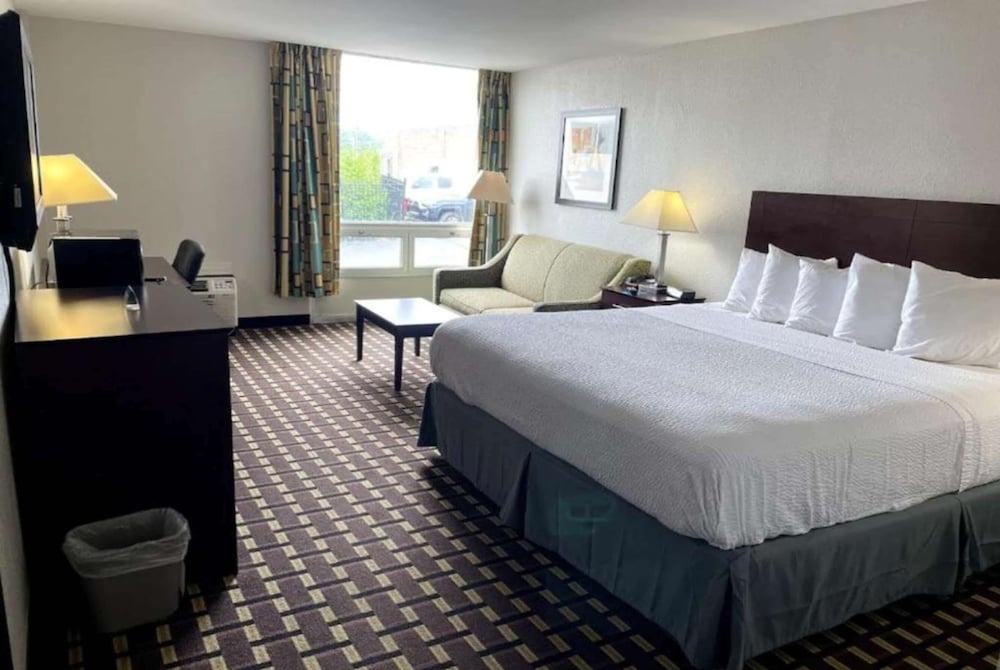 Days Inn by Wyndham Fort Wright Cincinnati Area - photo 24