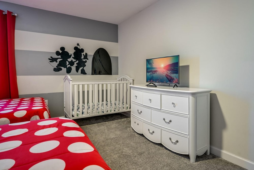 Family Paradise Space Themed Perfect Location - photo 40
