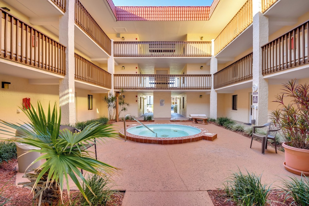 Resort Condo Steps to Beach: Snowbirds Welcome — Saint Augustine — photo 2