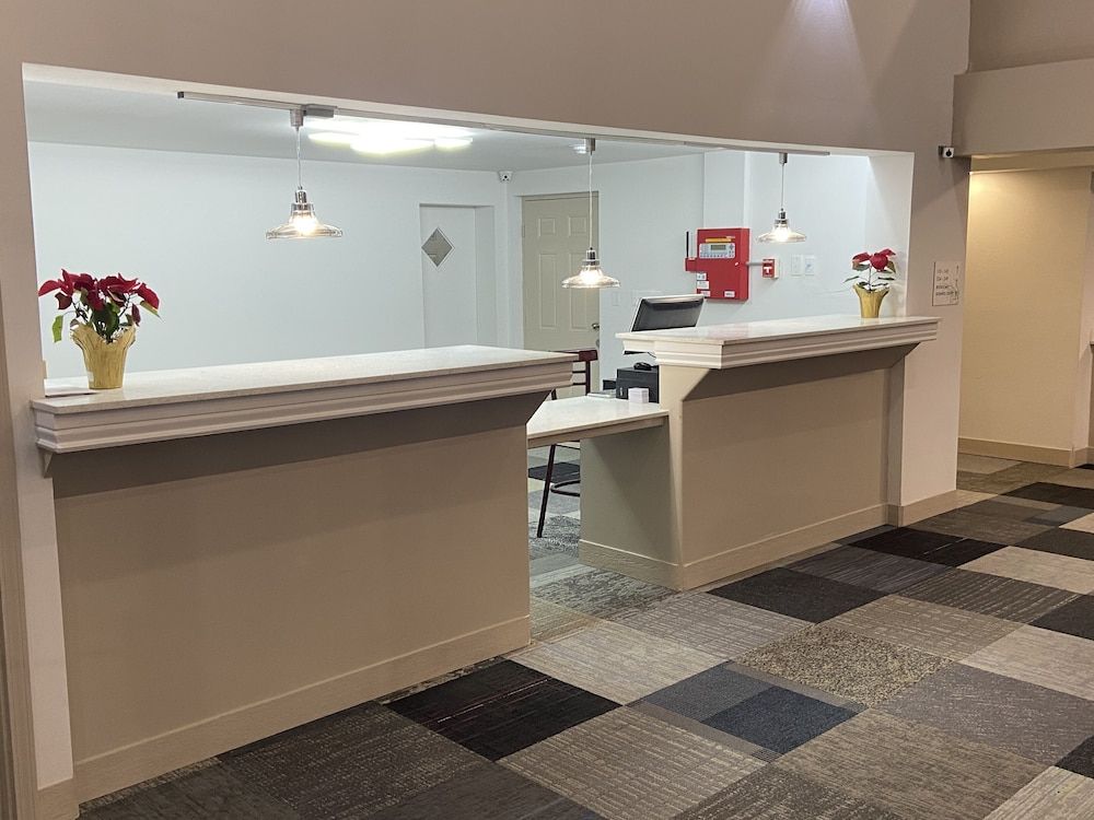 University Inn of Carbondale - photo 16