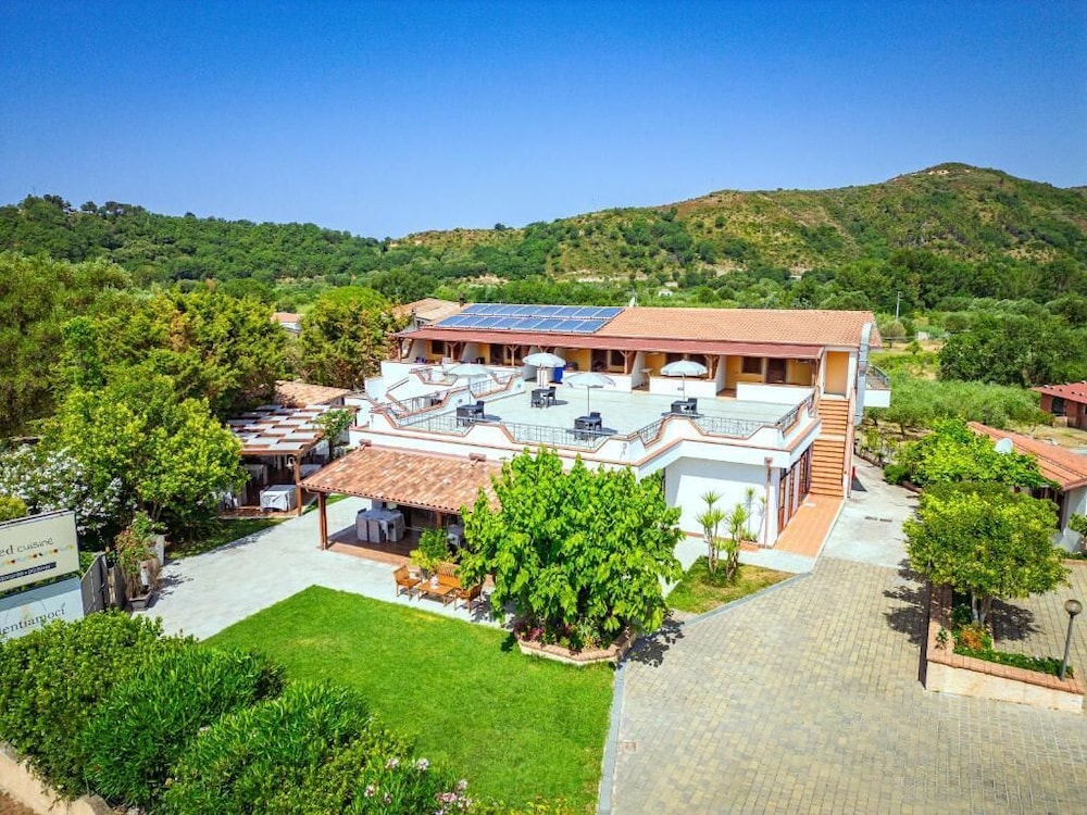 Cilentiamoci - carbon neutral hotel in Palinuro